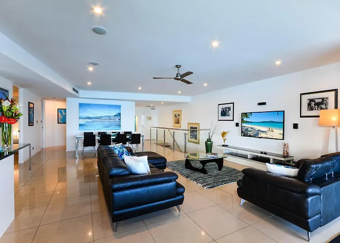 Edge 11 & Free Buggy - Hamilton Island