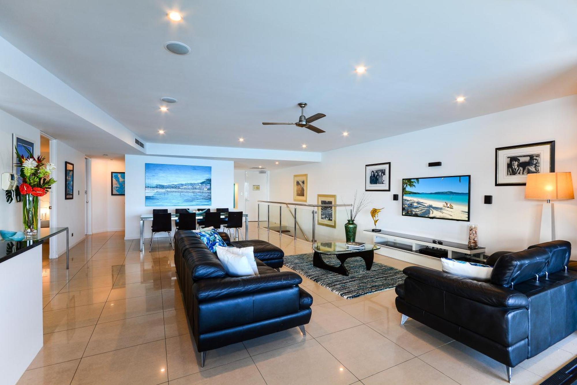 Edge 11 & Free Buggy - * Hamilton Island