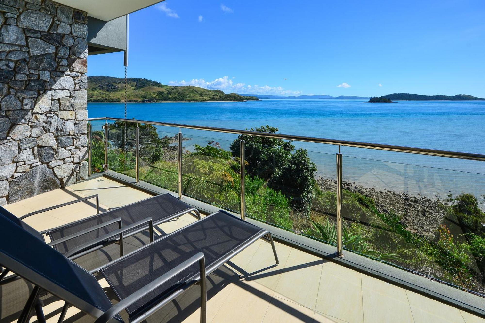 Edge 11 & Free Buggy - * Hamilton Island