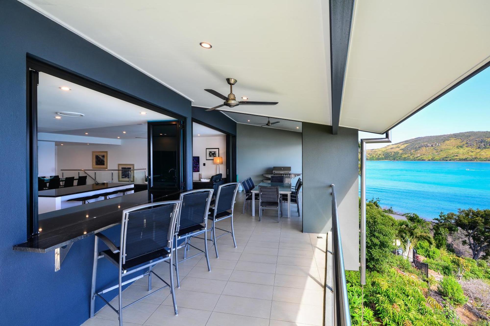 Edge 11 & Free Buggy - * Hamilton Island